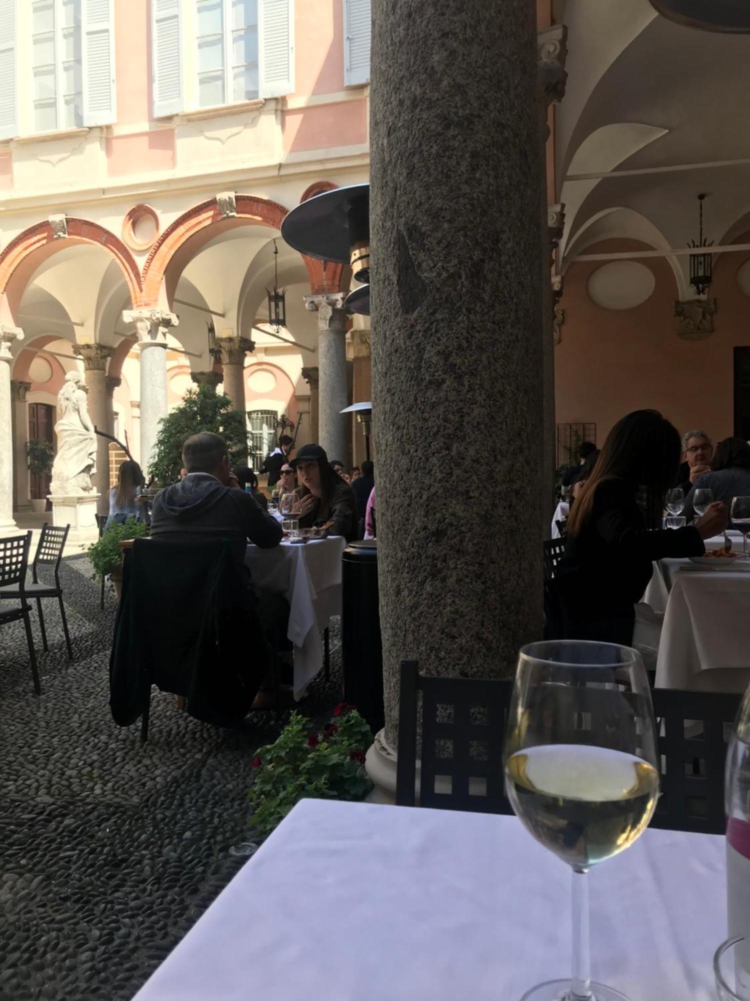 Free 30 Minutes Preemptive Cognitive Disconnect Therapy Price Location Real Duomo Palace Mini Suite Milan Exterior photo